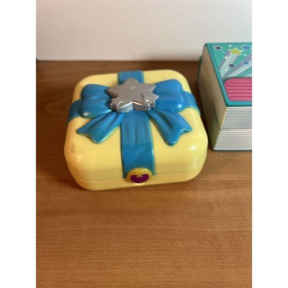 3 Polly Pocket Playsets Spa Gym Compact Stars - Picture 10 of 11